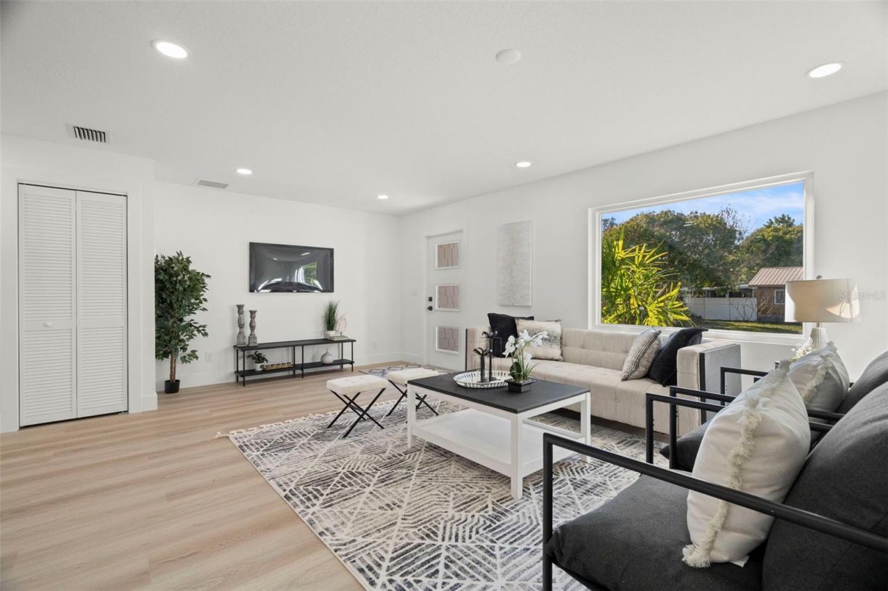 7211 Orpine Drive N, Saint Petersburg, FL 33702 Photo