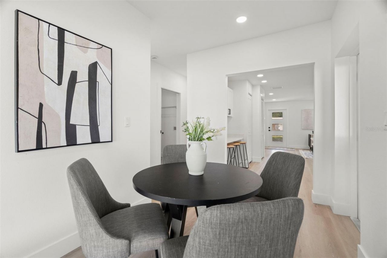 7211 Orpine Drive N, Saint Petersburg, FL 33702 Photo