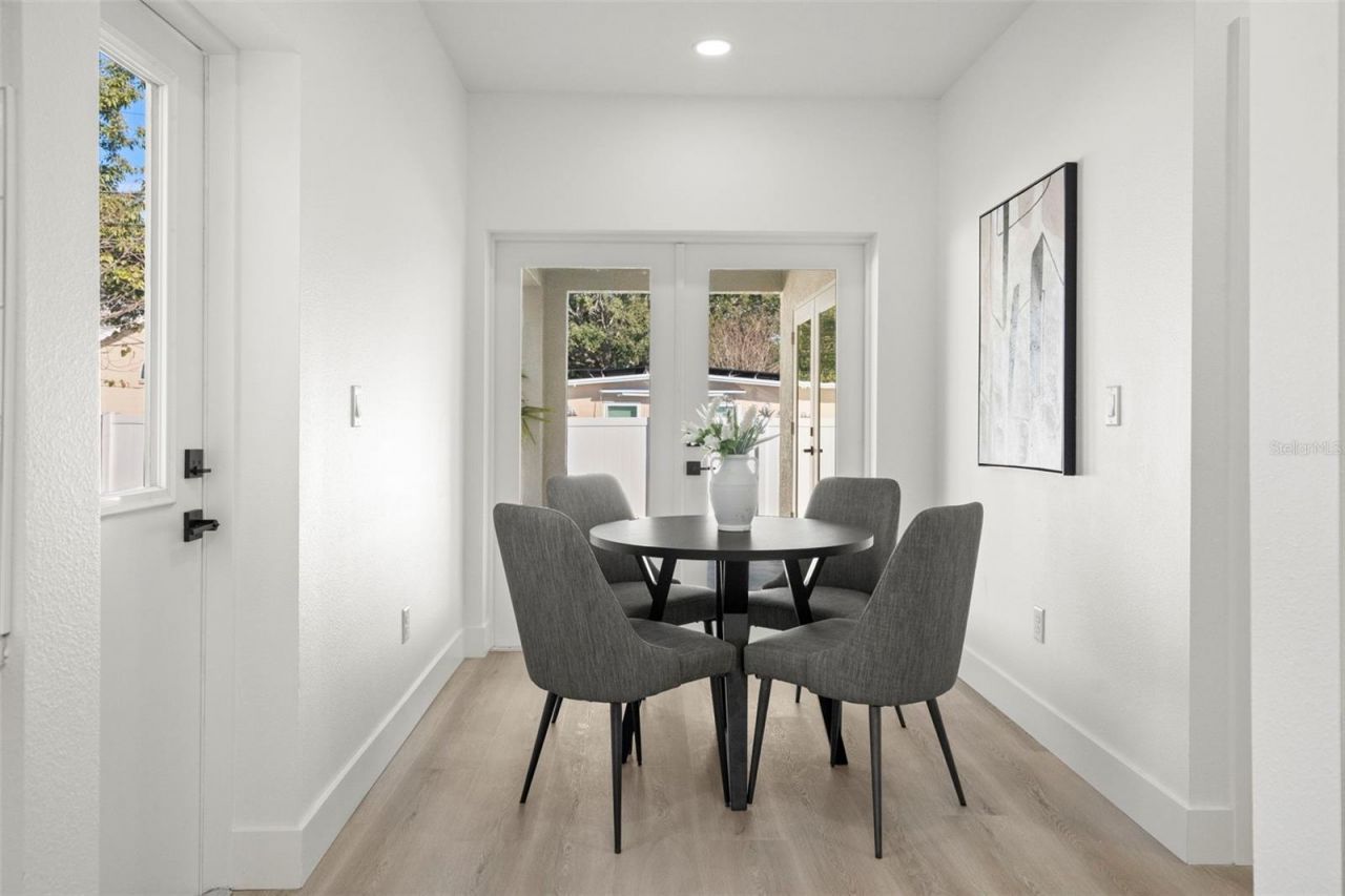 7211 Orpine Drive N, Saint Petersburg, FL 33702 Photo