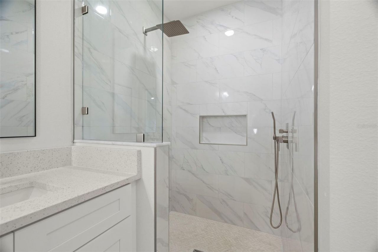 7211 Orpine Drive N, Saint Petersburg, FL 33702 Photo