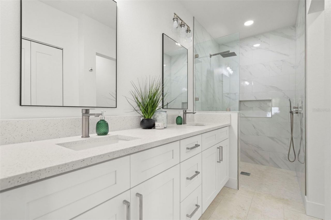 7211 Orpine Drive N, Saint Petersburg, FL 33702 Photo