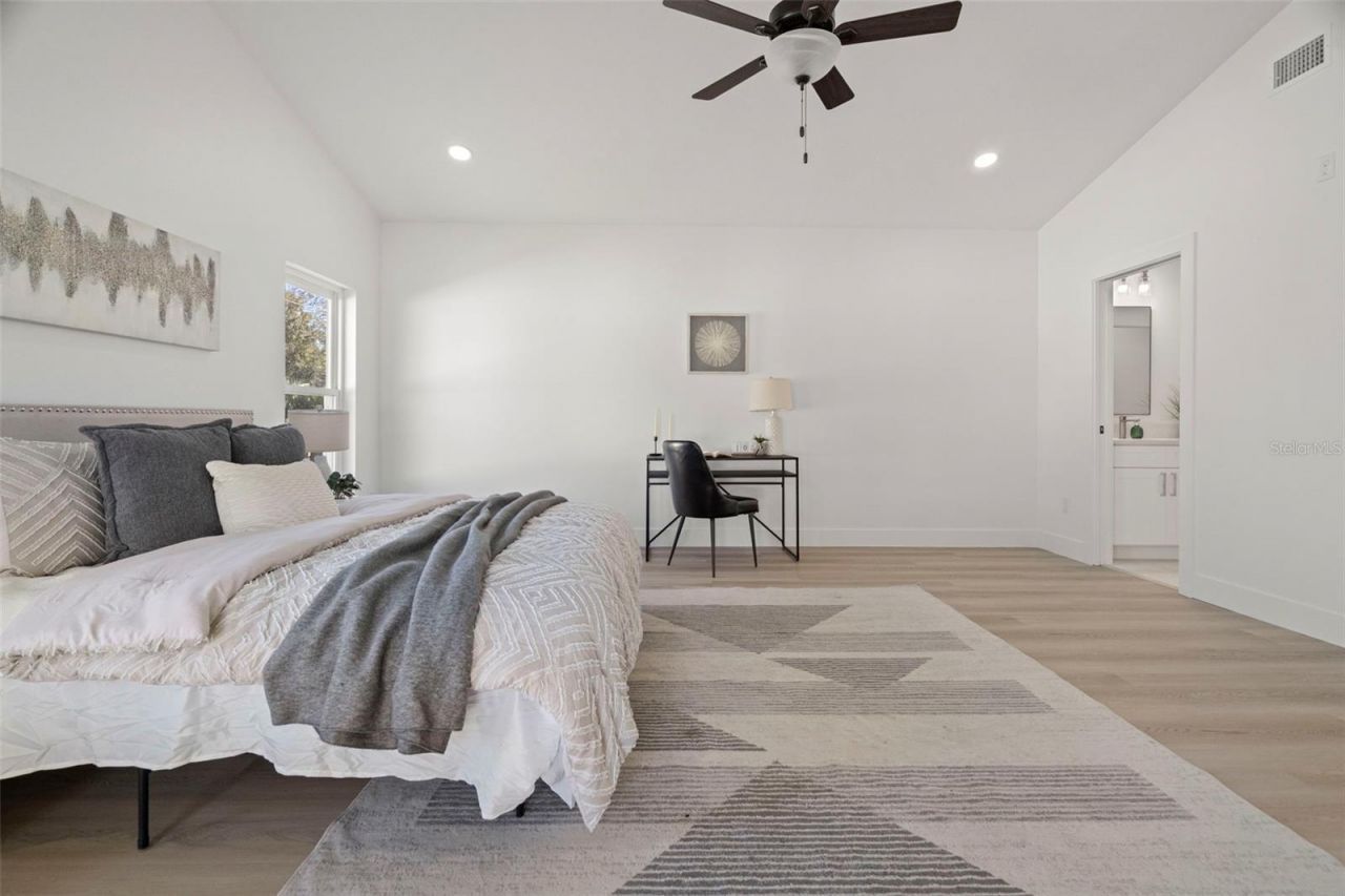 7211 Orpine Drive N, Saint Petersburg, FL 33702 Photo