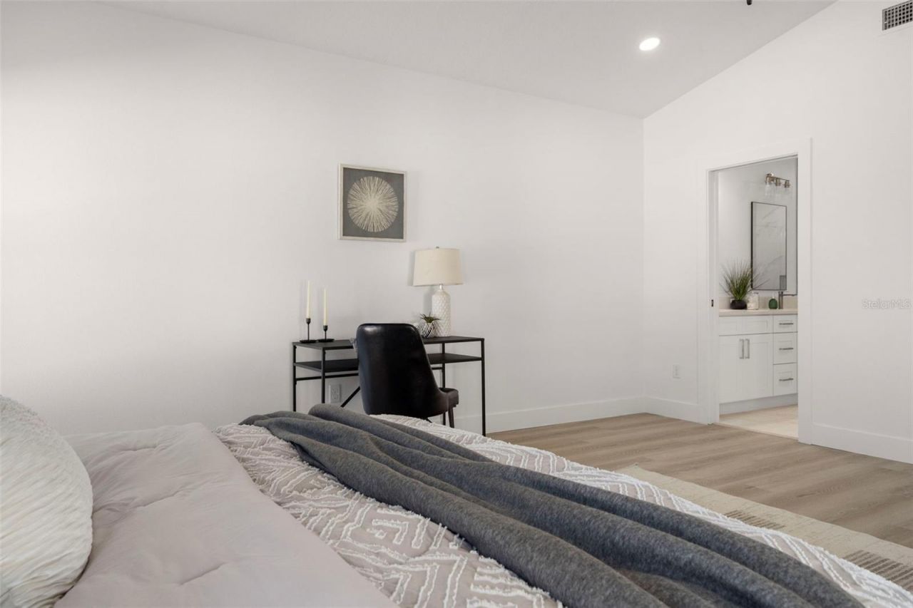 7211 Orpine Drive N, Saint Petersburg, FL 33702 Photo