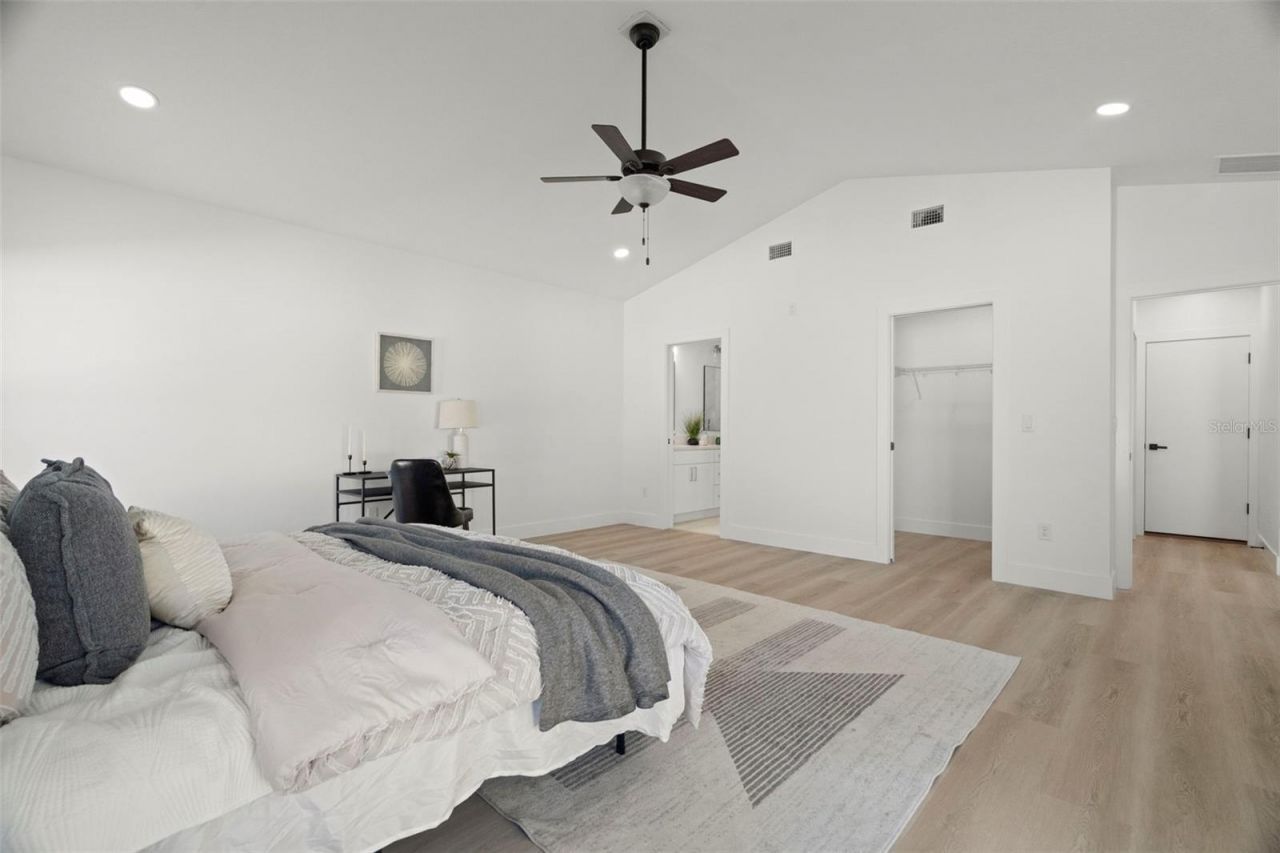 7211 Orpine Drive N, Saint Petersburg, FL 33702 Photo