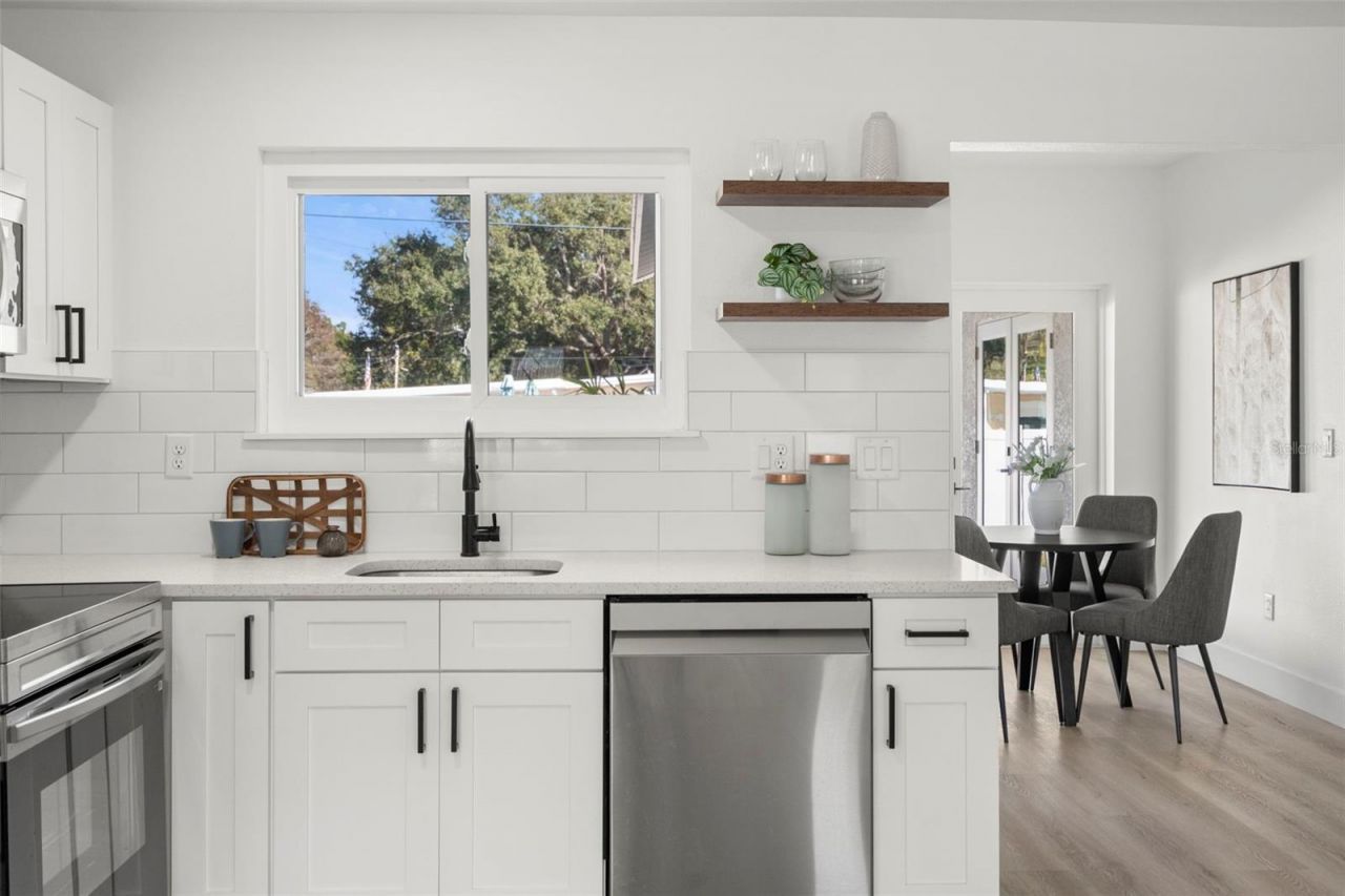 7211 Orpine Drive N, Saint Petersburg, FL 33702 Photo