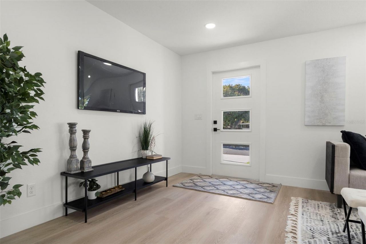 7211 Orpine Drive N, Saint Petersburg, FL 33702 Photo