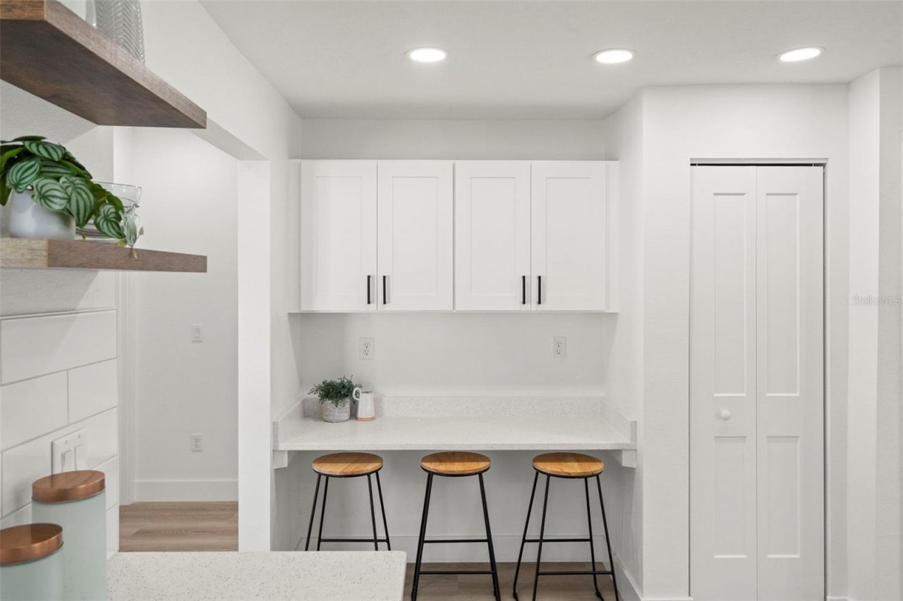 7211 Orpine Drive N, Saint Petersburg, FL 33702 Photo