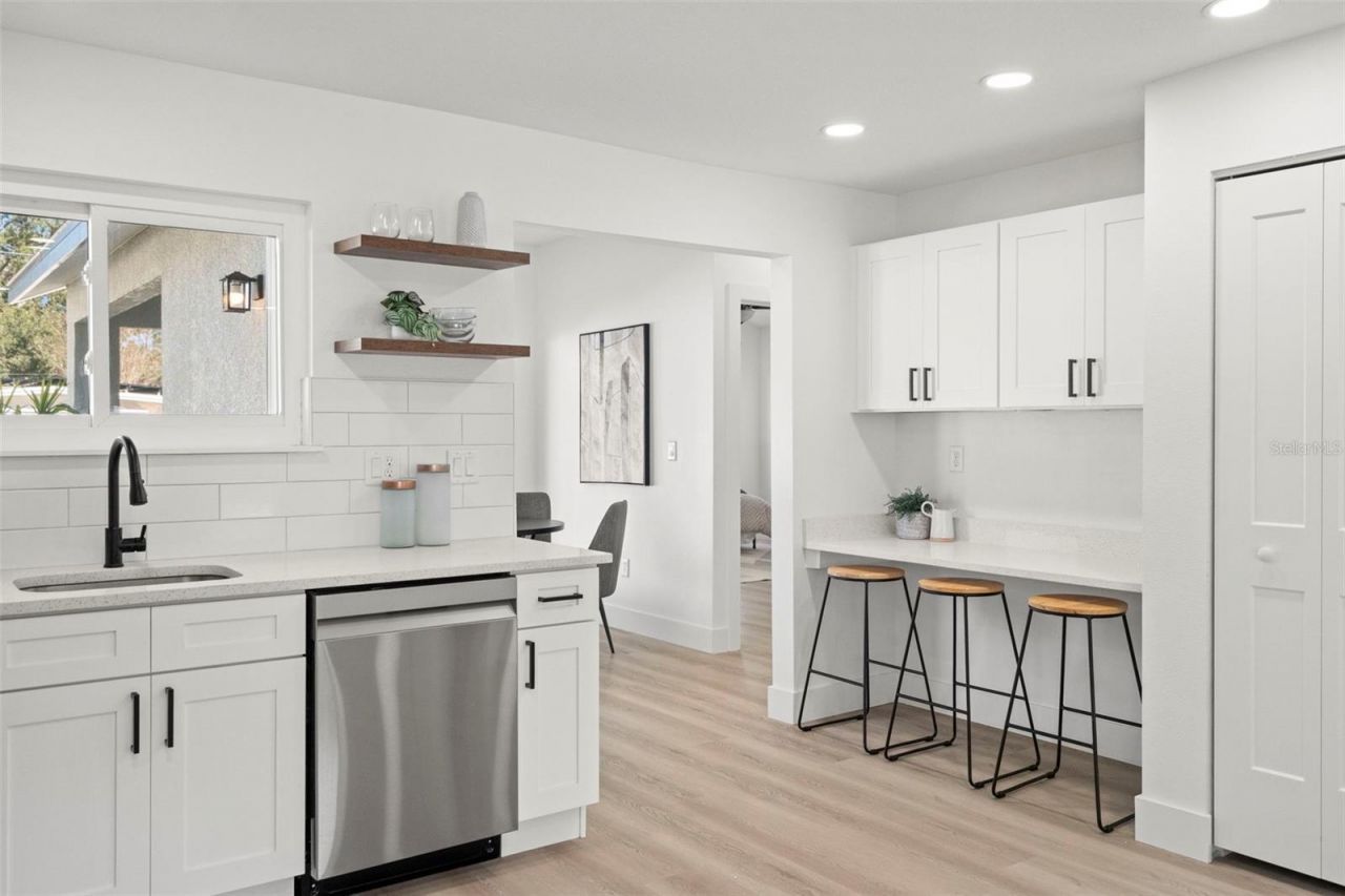 7211 Orpine Drive N, Saint Petersburg, FL 33702 Photo