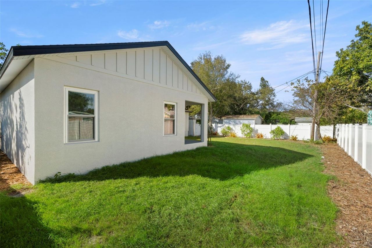 7211 Orpine Drive N, Saint Petersburg, FL 33702 Photo