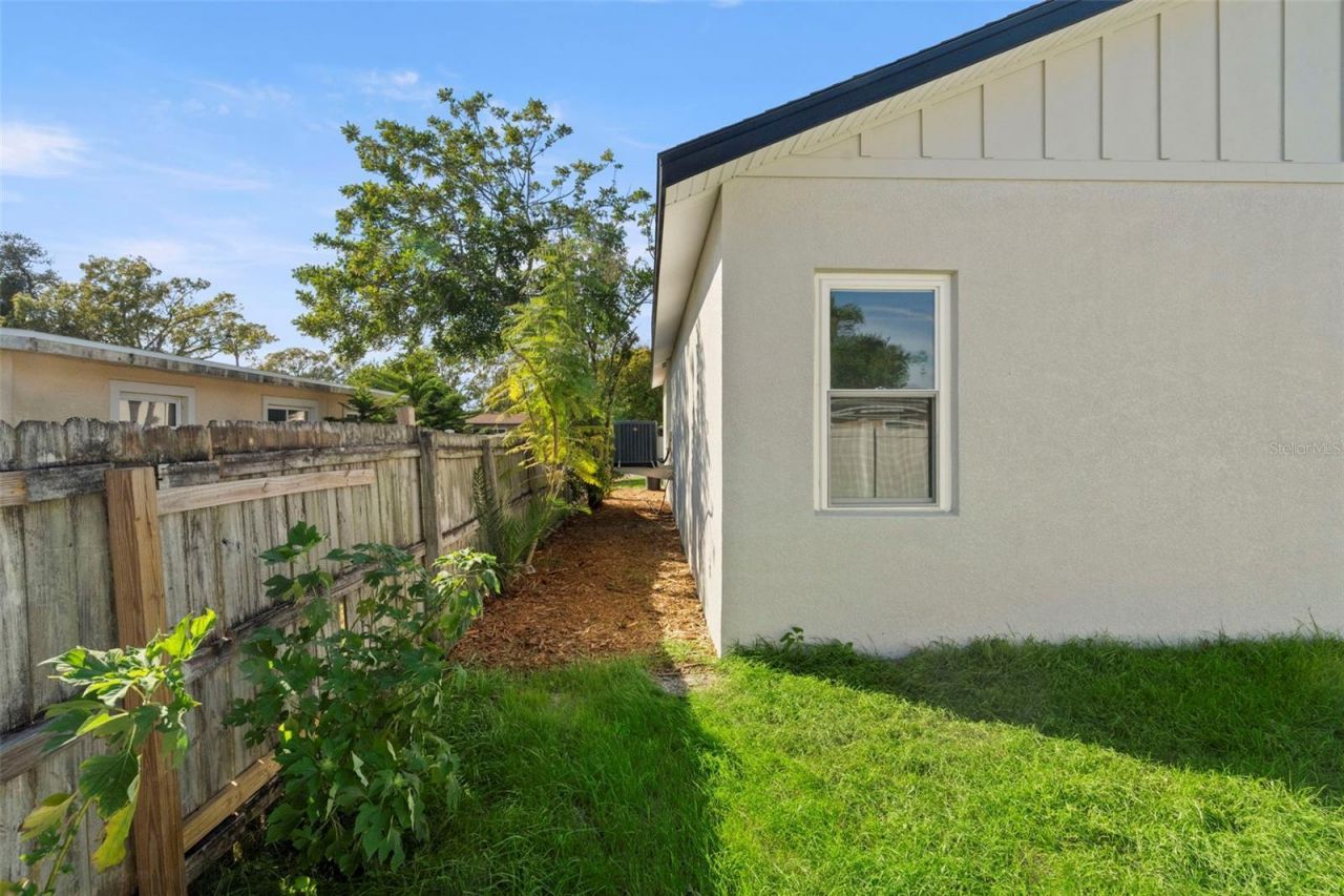 7211 Orpine Drive N, Saint Petersburg, FL 33702 Photo