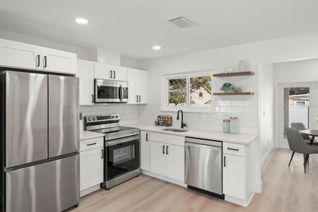 7211 Orpine Drive N, Saint Petersburg, FL 33702 Photo