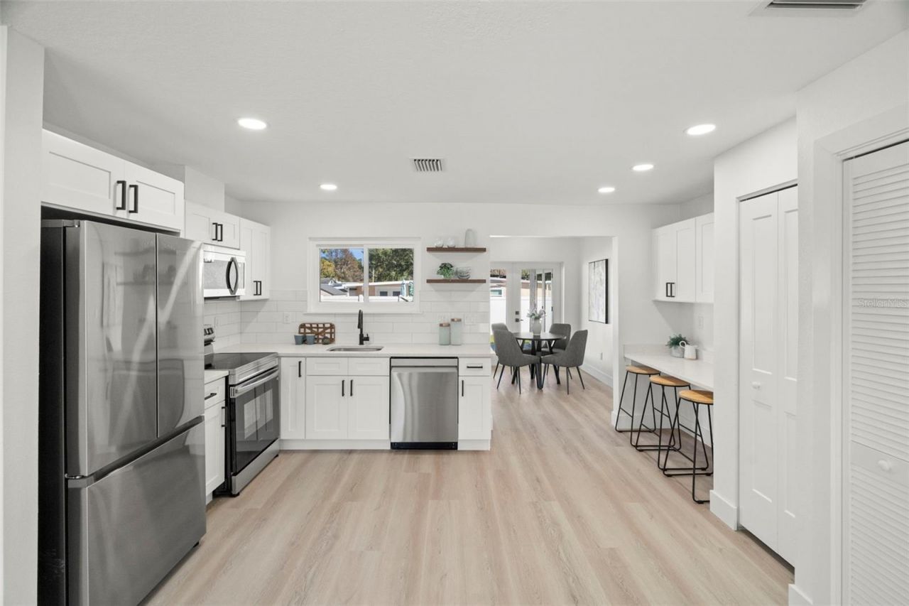 7211 Orpine Drive N, Saint Petersburg, FL 33702 Photo