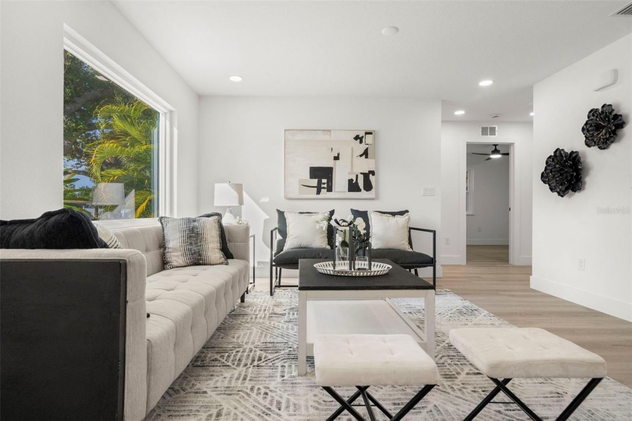 7211 Orpine Drive N, Saint Petersburg, FL 33702 Photo