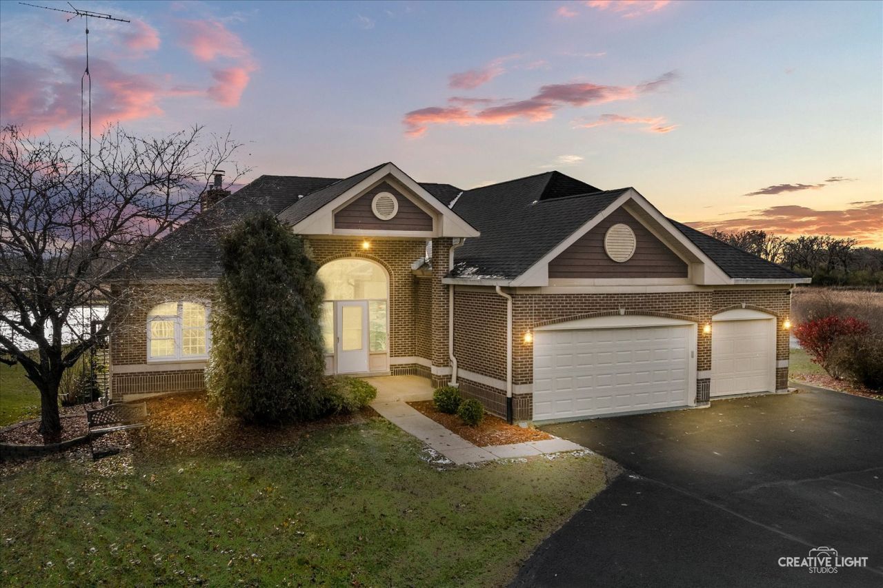 675 White Pine Circle, Lake in the Hills, IL 60156 Main Photo