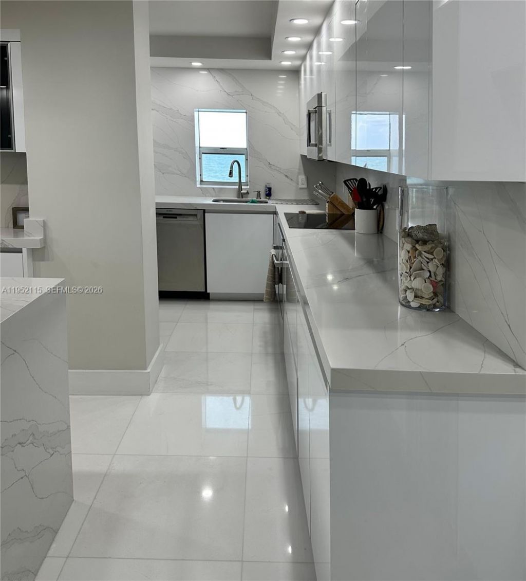 5701 Collins Ave, Unit 1221, Miami Beach, FL 33140 Photo