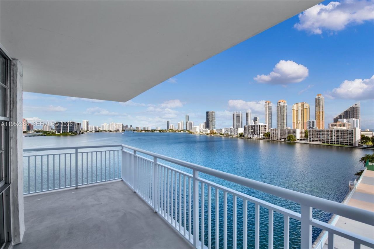 301 174th St, Unit 1018, Sunny Isles Beach, FL 33160 Photo