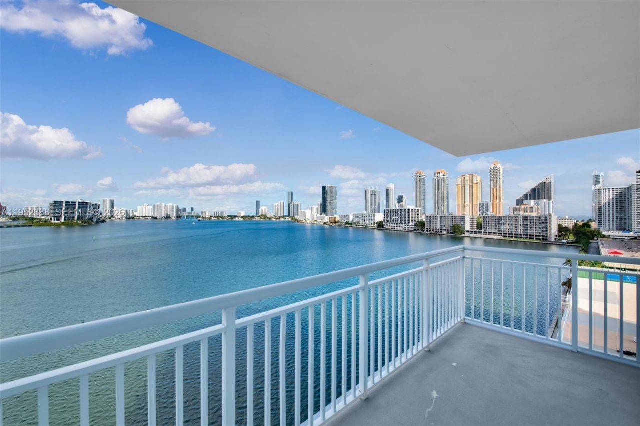 301 174th St, Unit 1018, Sunny Isles Beach, FL 33160 Photo