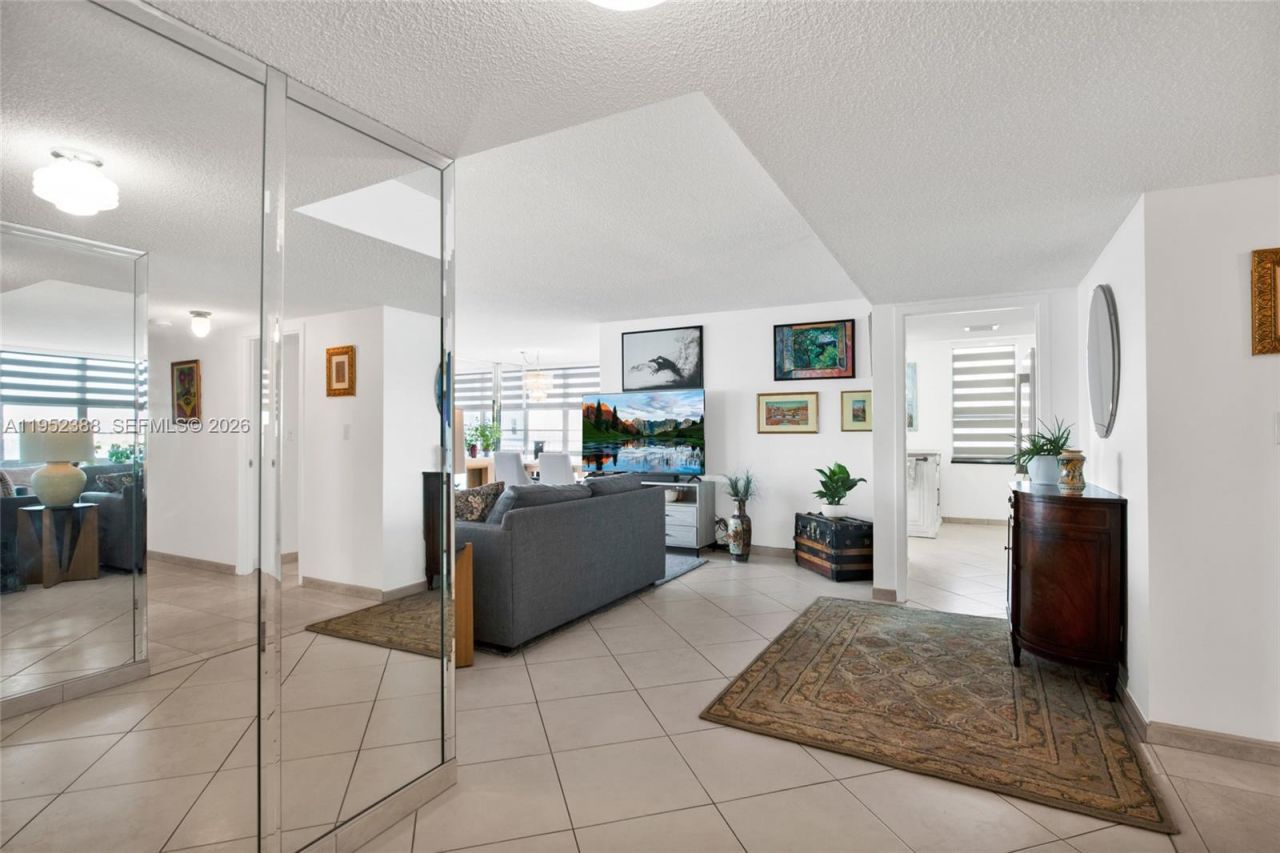 301 174th St, Unit 1018, Sunny Isles Beach, FL 33160 Photo