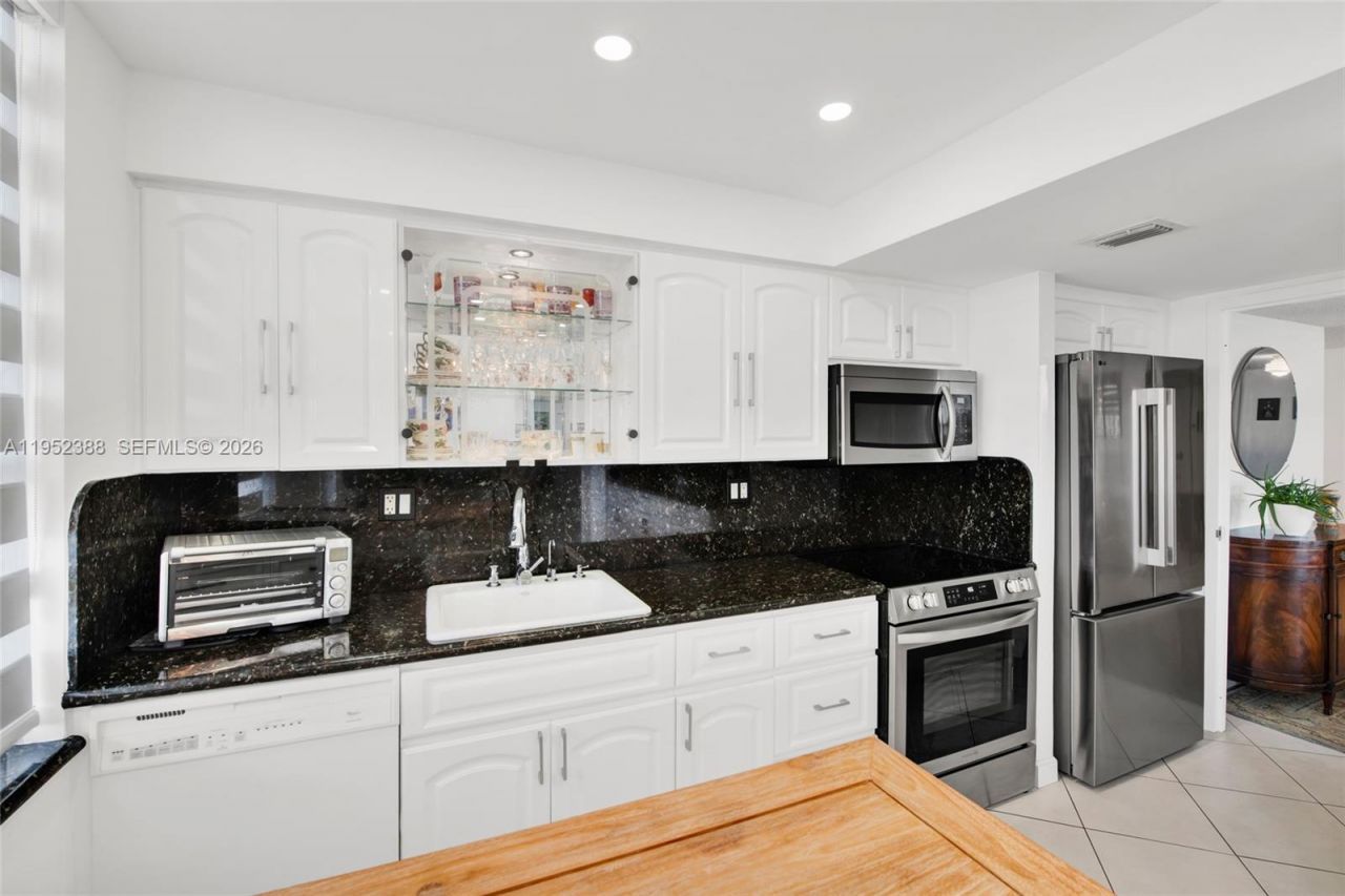 301 174th St, Unit 1018, Sunny Isles Beach, FL 33160 Photo