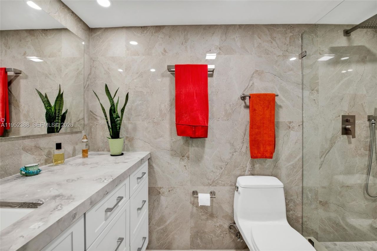 301 174th St, Unit 1018, Sunny Isles Beach, FL 33160 Photo