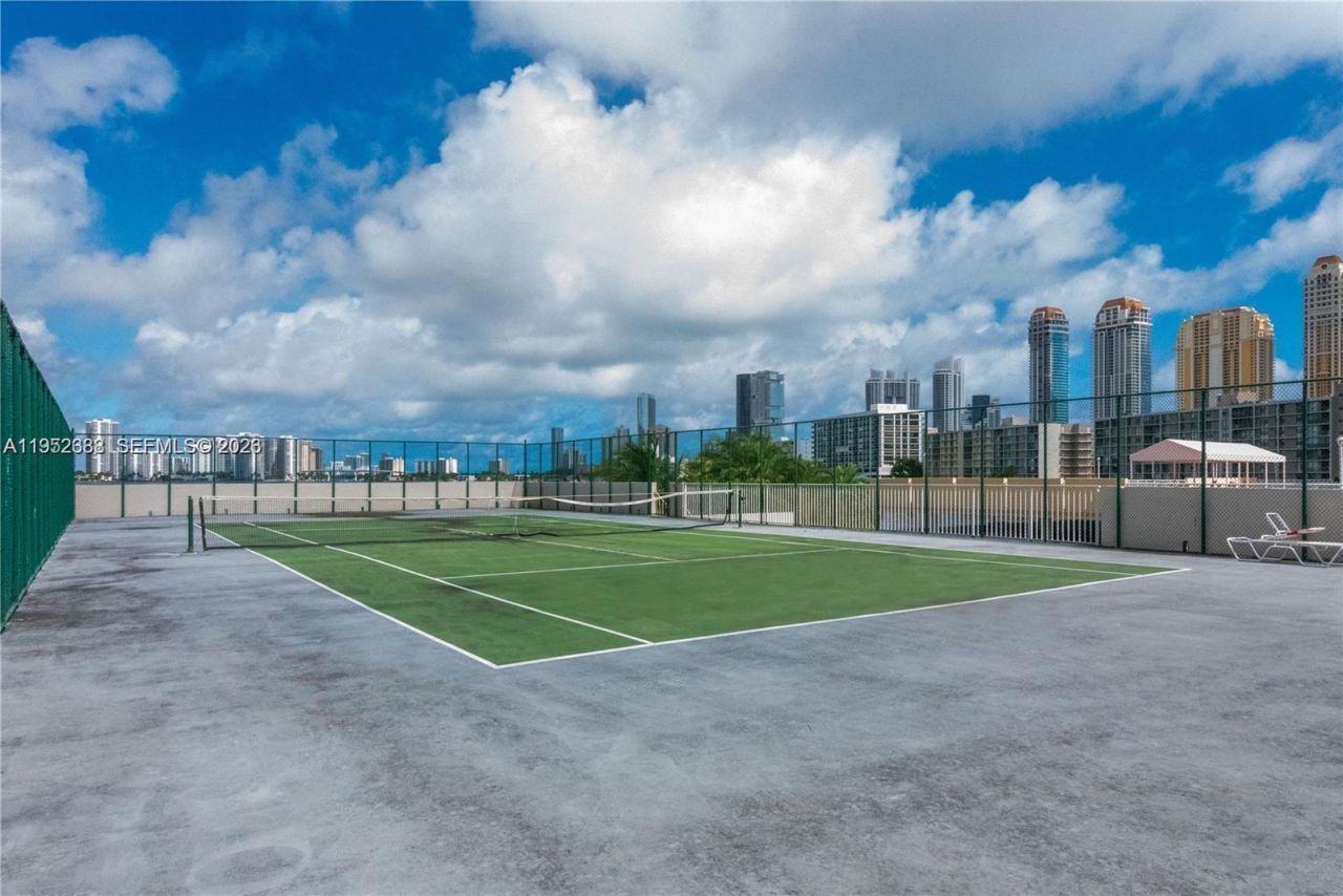 301 174th St, Unit 1018, Sunny Isles Beach, FL 33160 Photo