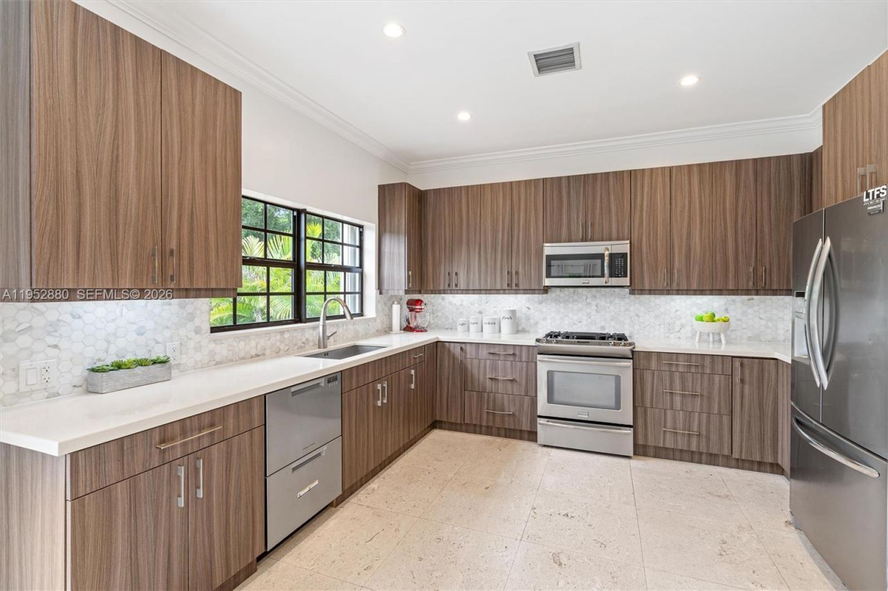 1329 Obispo Avenue, Coral Gables, FL 33134 Photo