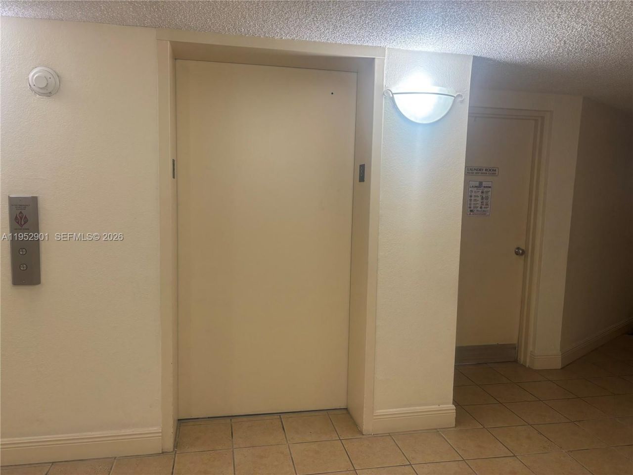 800 Parkview Dr, Unit 823, Hallandale Beach, FL 33009 Photo