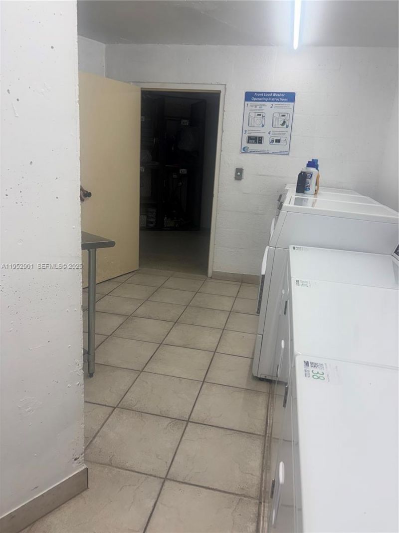 800 Parkview Dr, Unit 823, Hallandale Beach, FL 33009 Photo