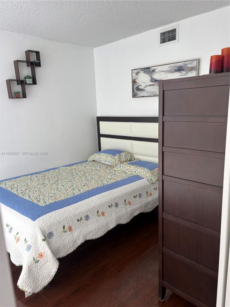 800 Parkview Dr, Unit 823, Hallandale Beach, FL 33009 Photo