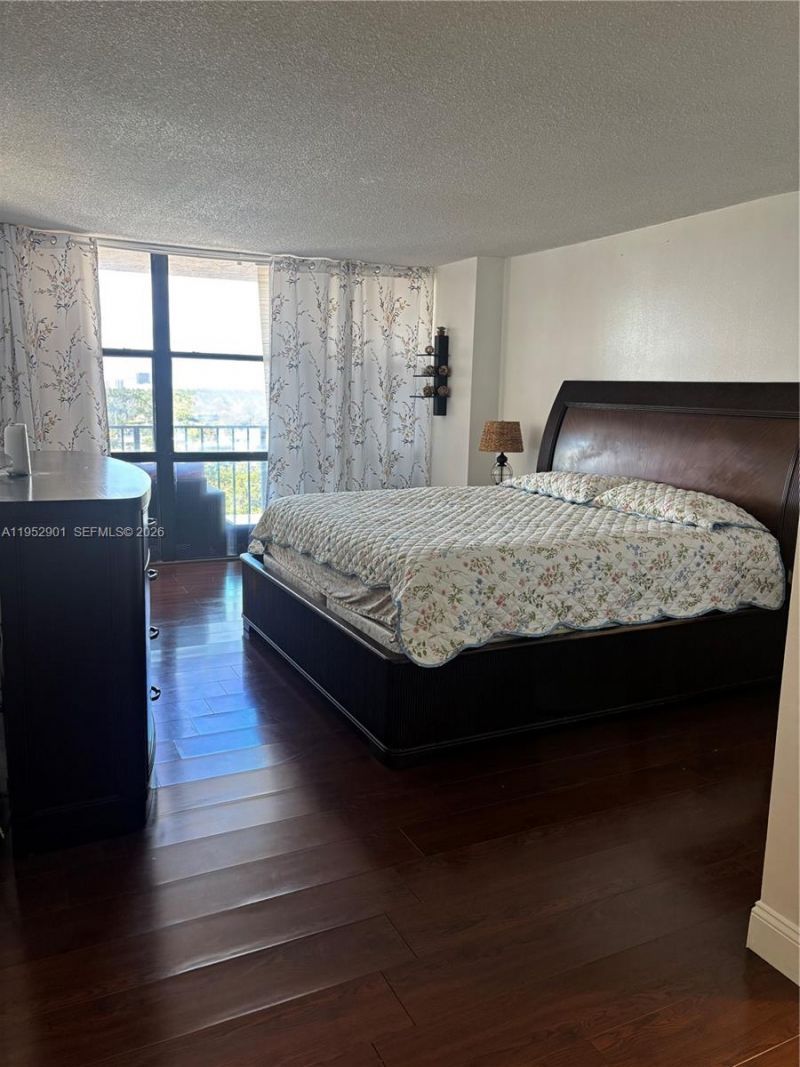 800 Parkview Dr, Unit 823, Hallandale Beach, FL 33009 Photo