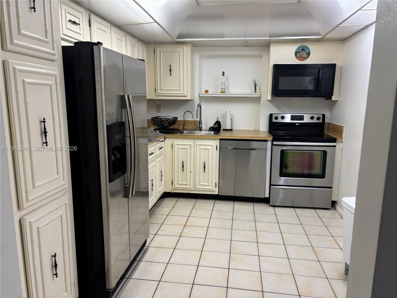 800 Parkview Dr, Unit 823, Hallandale Beach, FL 33009 Photo