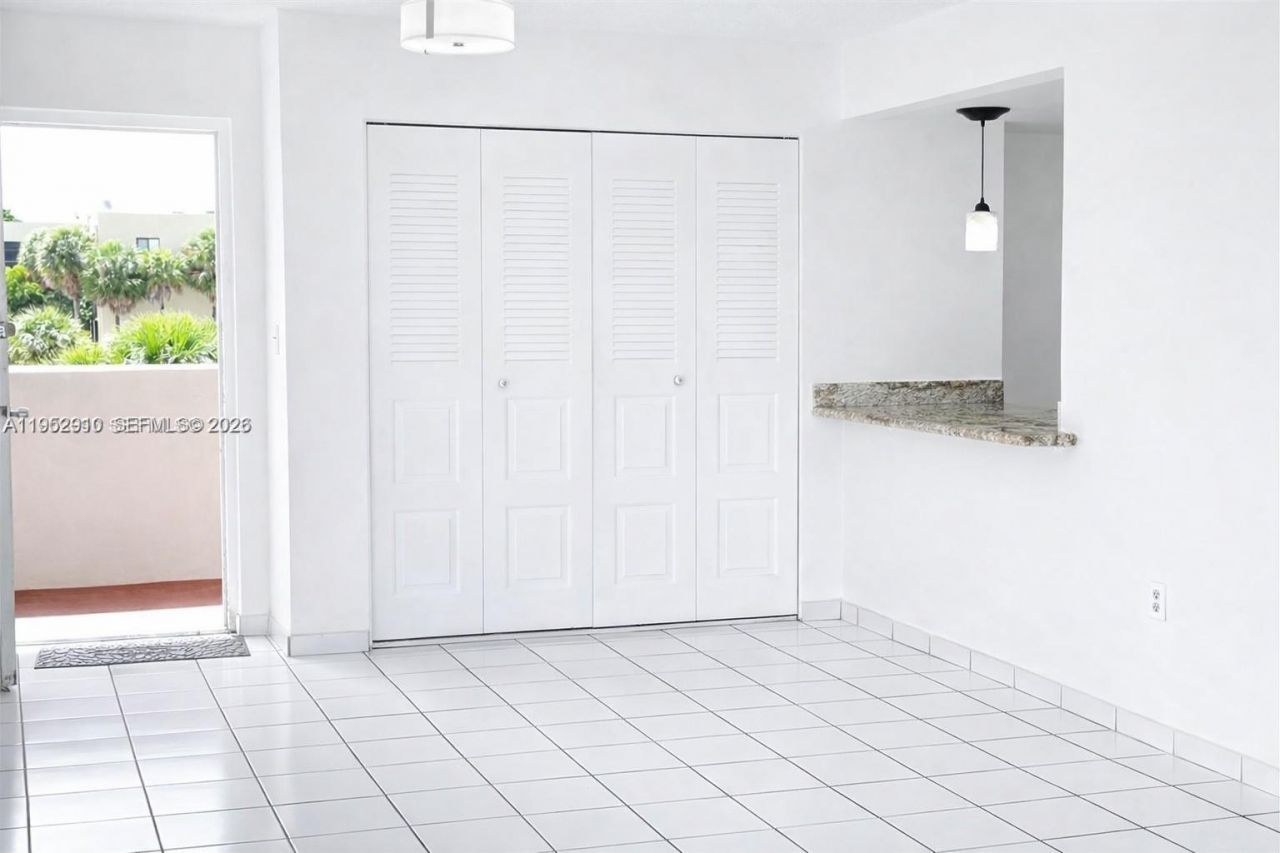 802 NW 87th Ave , Unit 315, Miami, FL 33172 Photo