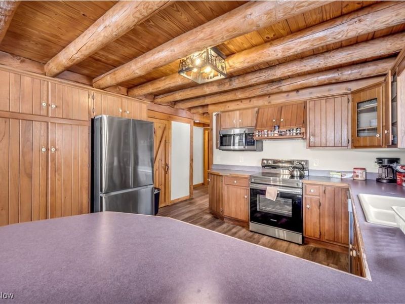 8282 River Corners Road, Homerville, OH 44235 Photo 12