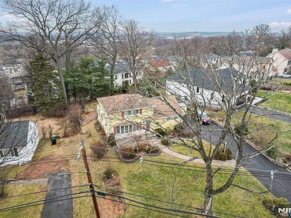 105 Circle Drive, PARAMUS, NJ 07652