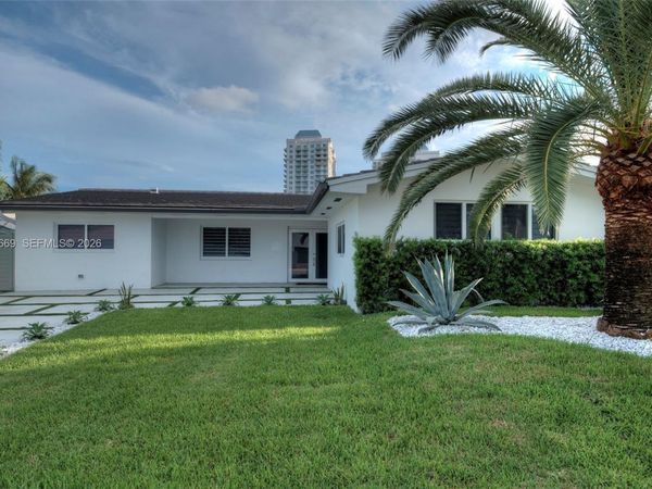 1250 NE 82nd St , Miami, FL 33138