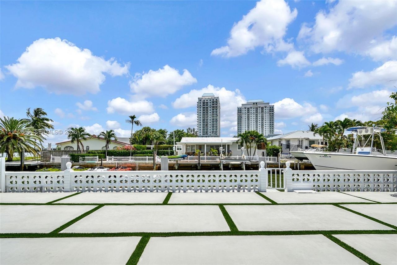 1250 NE 82nd St, Miami, FL 33138 Photo