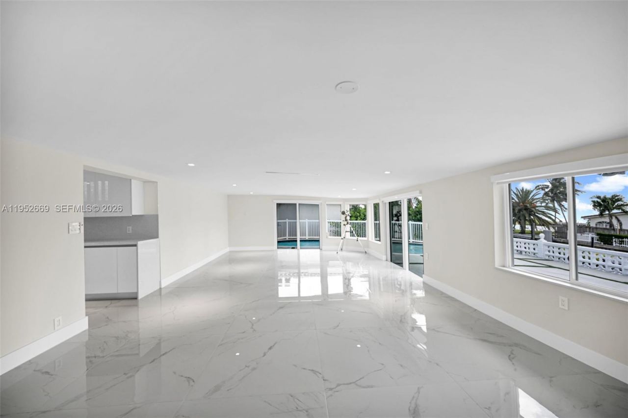 1250 NE 82nd St, Miami, FL 33138 Photo