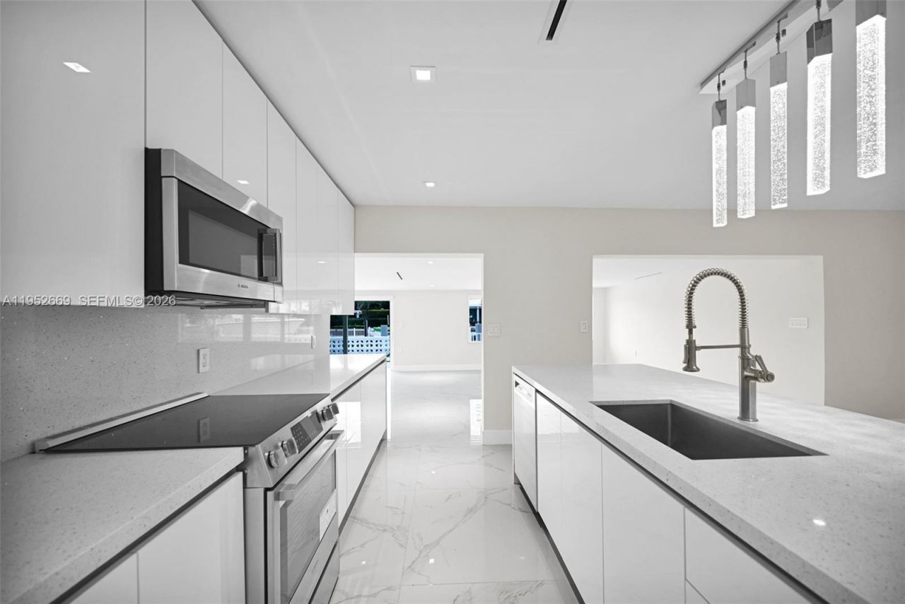 1250 NE 82nd St, Miami, FL 33138 Photo