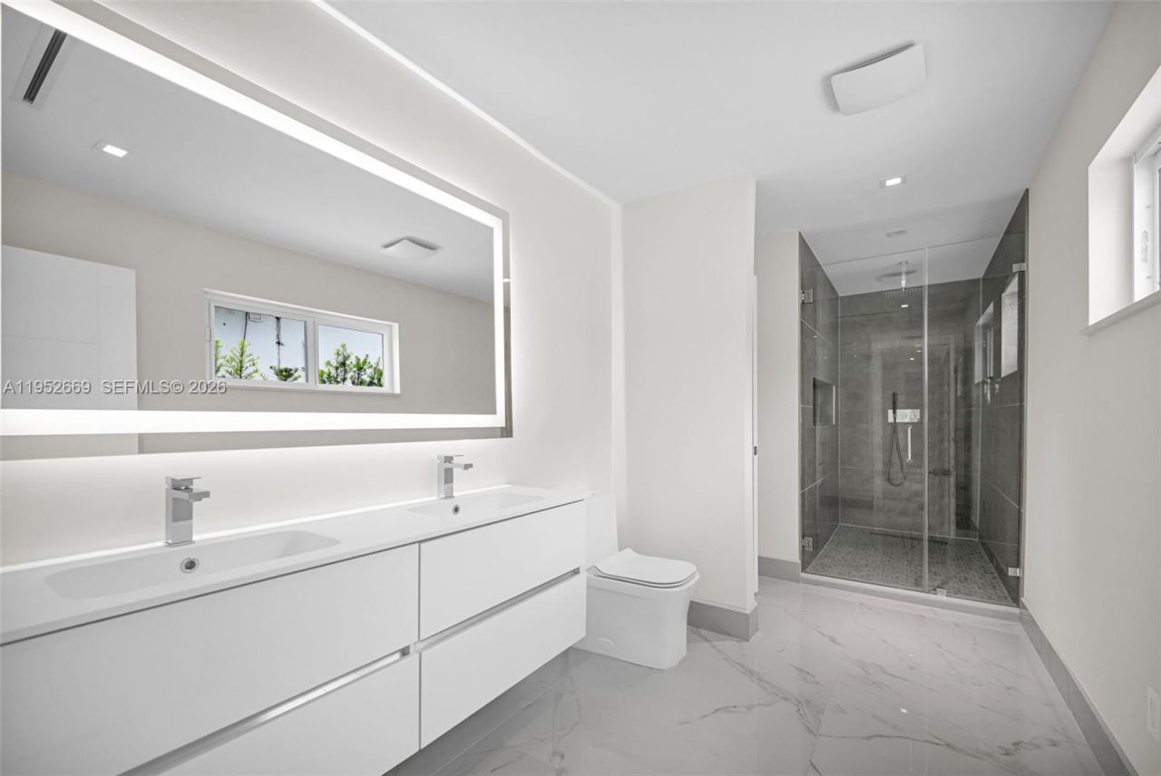 1250 NE 82nd St, Miami, FL 33138 Photo