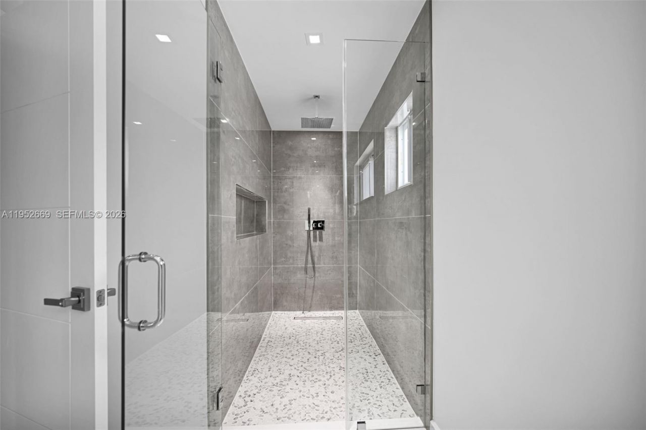 1250 NE 82nd St, Miami, FL 33138 Photo