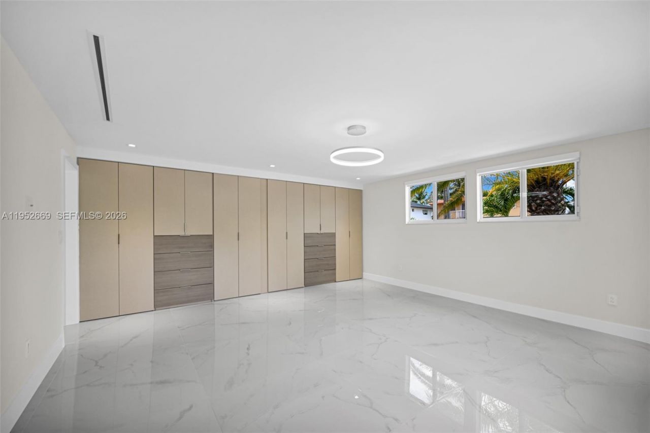 1250 NE 82nd St, Miami, FL 33138 Photo