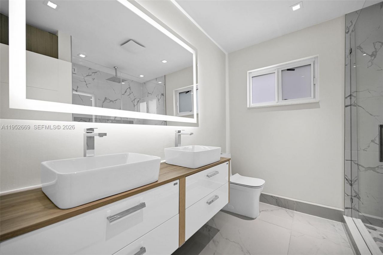 1250 NE 82nd St, Miami, FL 33138 Photo