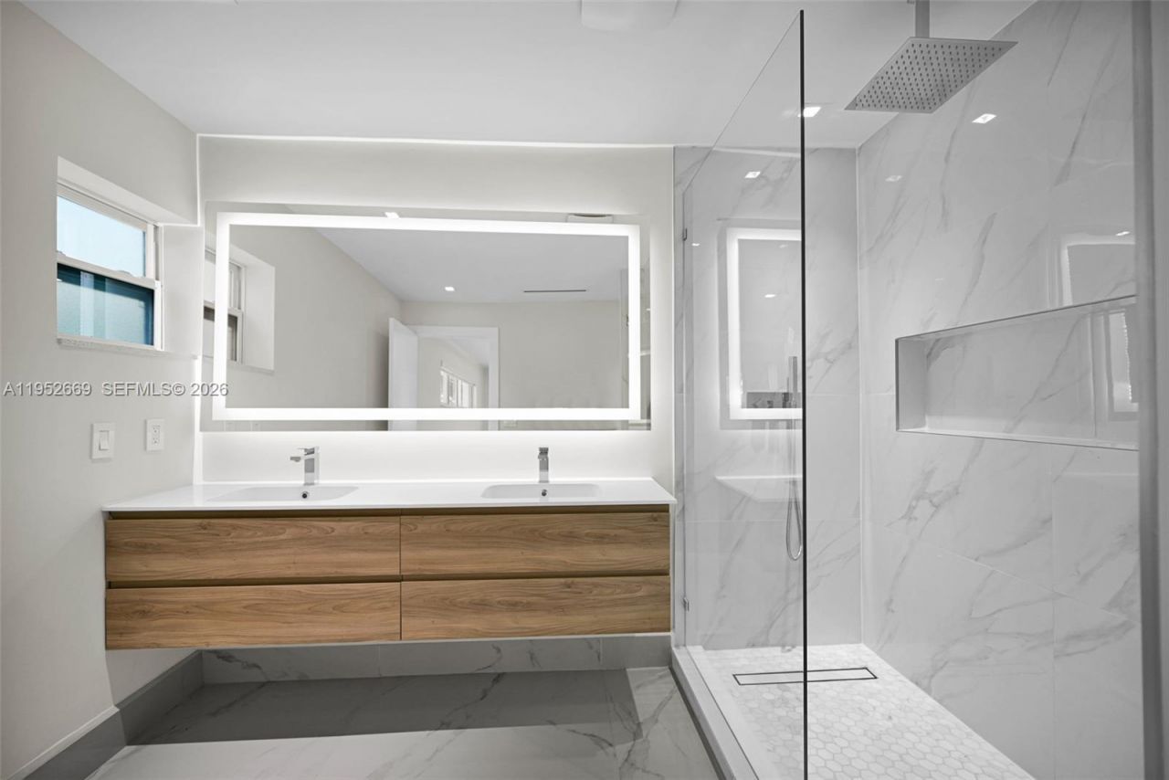 1250 NE 82nd St, Miami, FL 33138 Photo