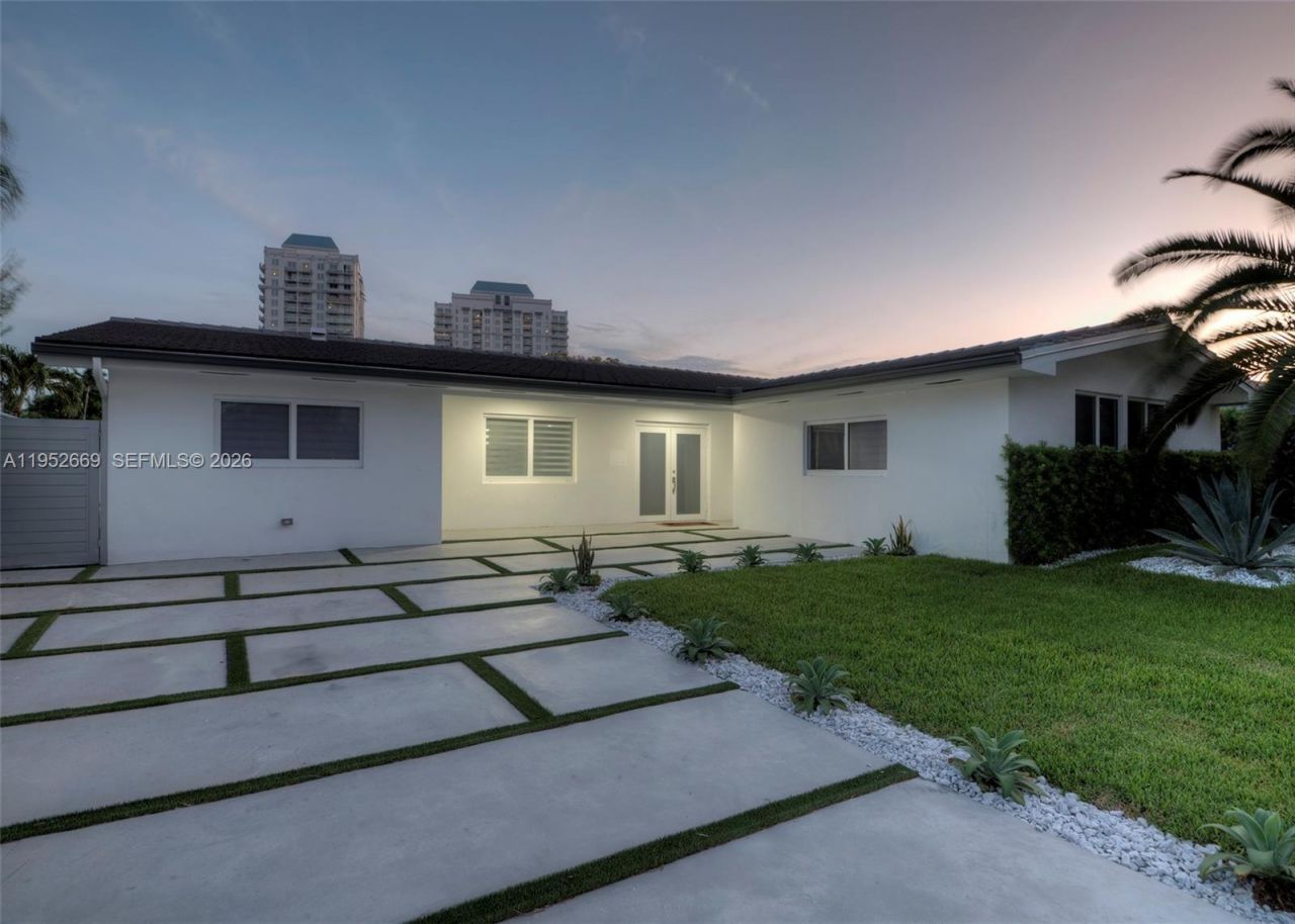 1250 NE 82nd St, Miami, FL 33138 Photo