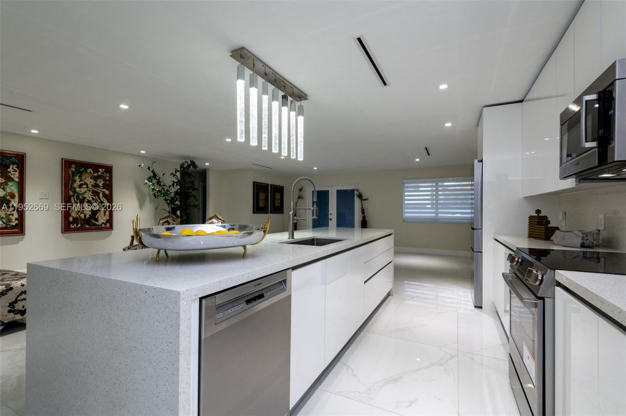 1250 NE 82nd St, Miami, FL 33138 Photo