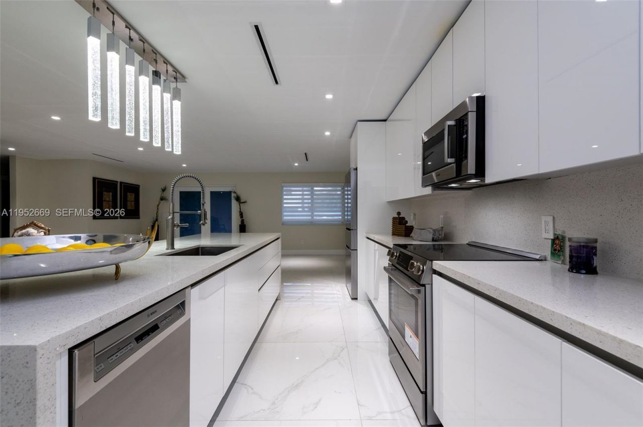 1250 NE 82nd St, Miami, FL 33138 Photo