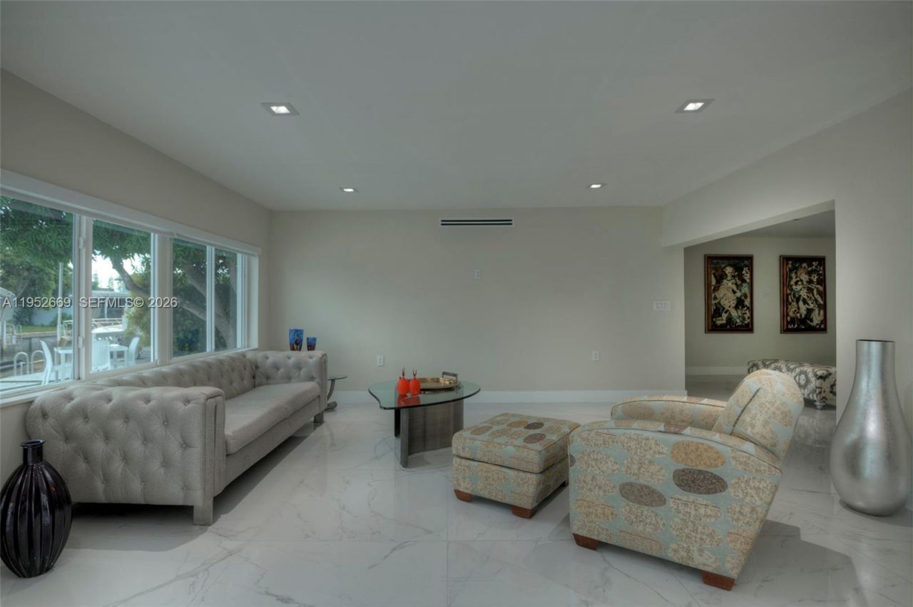 1250 NE 82nd St, Miami, FL 33138 Photo