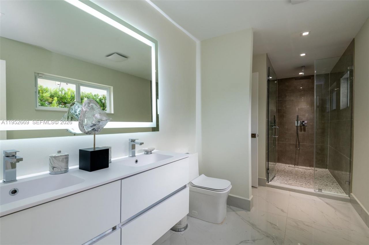 1250 NE 82nd St, Miami, FL 33138 Photo