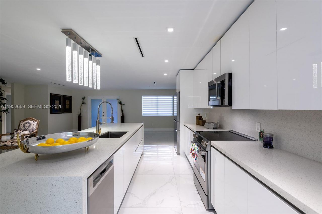 1250 NE 82nd St, Miami, FL 33138 Photo