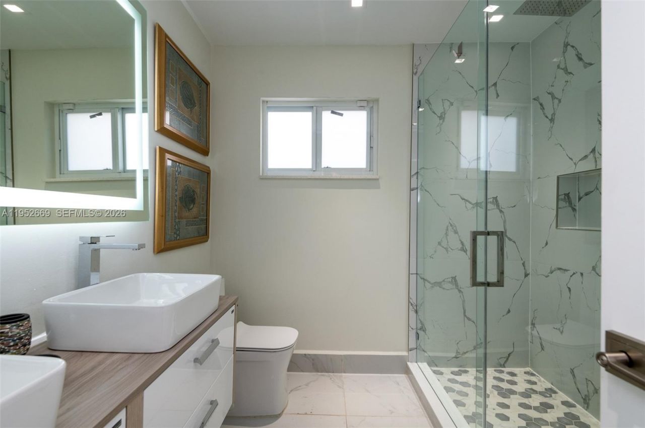 1250 NE 82nd St, Miami, FL 33138 Photo